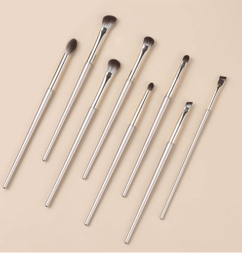 New Makeup Brush Set of 15 Gold-Plated Brushes, Complete Set of Soft-Bristled Eye Shadow Brushes, Ready for Makeup Application