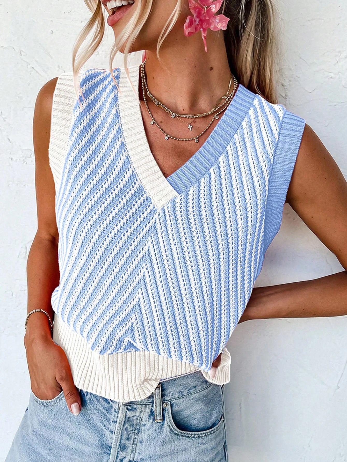 2026 New Women's Multi-Color Stripe Contrast Casual Ribbed V-Neck Vest Summer Vacation Style Ladies' Fashion Top