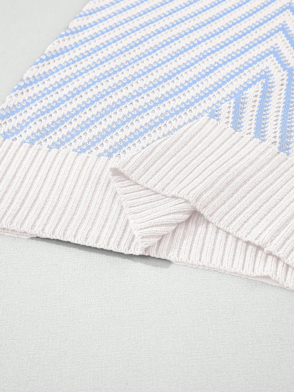 2026 New Women's Multi-Color Stripe Contrast Casual Ribbed V-Neck Vest Summer Vacation Style Ladies' Fashion Top